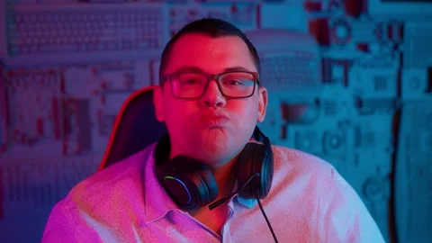 The Fat gamer plays at the computer and eats a burger and pizza. A Thick program Stock-Footage 220420541
