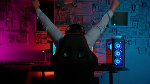 The Fat gamer plays at the computer and eats a burger and pizza. A Thick program Stock-Footage 220420577