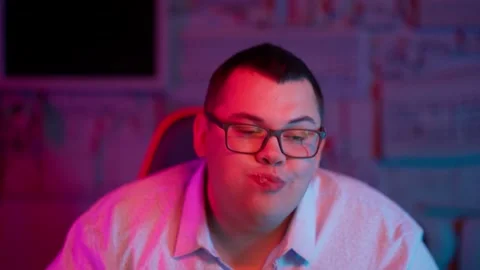 The Fat gamer plays at the computer and eats a burger and pizza. A Thick program Stock-Footage 220421089