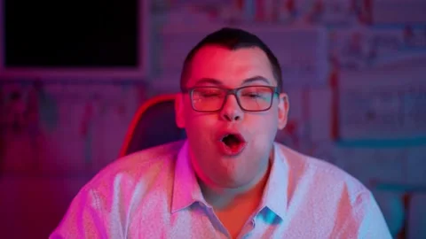 The Fat gamer plays at the computer and eats a burger and pizza. A Thick program Stock-Footage 220424366