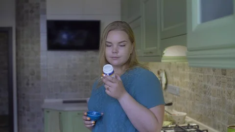 Fat girl in the kitchen Stock-Footage 111588293