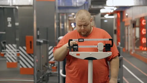 Fat man is standing and using old scales for weight measurement Video stock 107071821