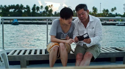 Father and daughter learning technology Video stock 53089733