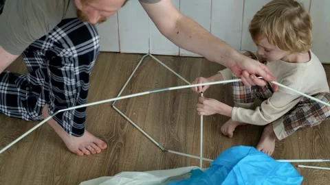 Father and son assembling play tent at home Stock-Footage 303073556