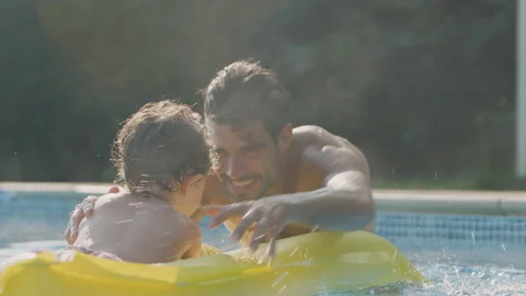 Father And Son Having Fun On Summer Vacation Playing On Inflatable Airbed In Vidéo 150652450