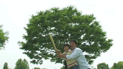 Father and Son Playing Baseball 库存影片 332764361