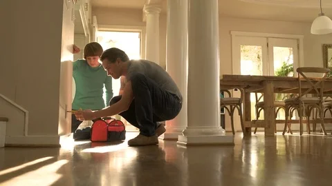 Father and son repairing a socket 動画素材 76532000