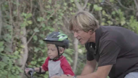 Father and son spend quality time, learning to ride a bike. Video stock 69182147