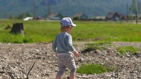 Father and son walk by the hands in the open air. concept of trust and love Stock Footage 105557462