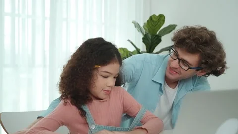 Father explain programing system while pointing at laptop screen. Pedagogy. Video stock 266947475