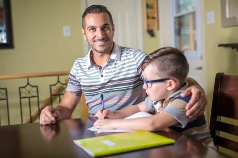 Father helping son do homework. Parent helps his child Stock-Fotos