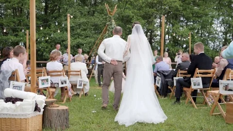 Father leads bride to groom on marriage, dad guide daughter in white dress to Stock Footage
