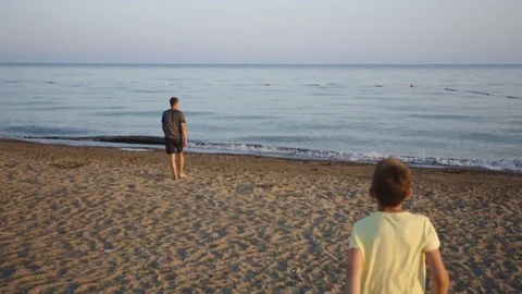Father playing with son at sea Stock-Footage 79543012