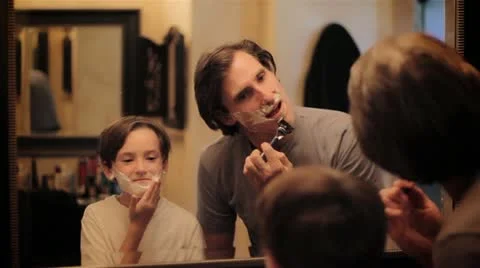 Father Shaving with Son Vídeos de archivo 19035301