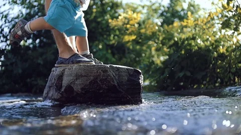 A father with a small son is standing on a rock. Stock Footage 77527780