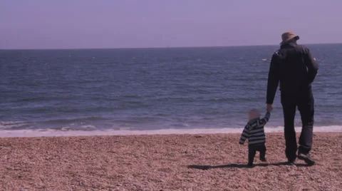 Father &amp; Son on the beach 動画素材 37252826