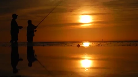 Father teaching son how to fish Vídeos de archivo 45513855