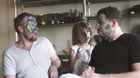 Fathers and childrens. single dads raising their children and spend time with Stock Footage