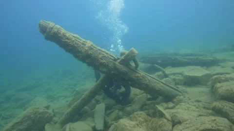 Fathom Five Marine Park, Wetmore Shipwreck, scuba diver swims under ships anchor Stock Footage 311951883
