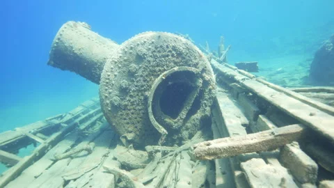 Fathom Five National Park - Alice G, boiler and equipment on the shipwreck Stock Footage 311128159