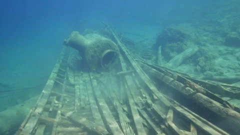 Fathom Five National Park,  Alice G shipwreck, foredeck, boiler Stock Footage 311128201