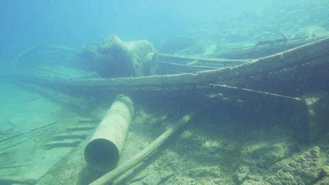 Fathom Five National Park, Alice G shipwreck, approaching the wreck Stock Footage 311128266