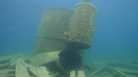 Fathom Five Park, Parks Canada, Wetmore Shipwreck, boiler swimup Stock Footage 312991951