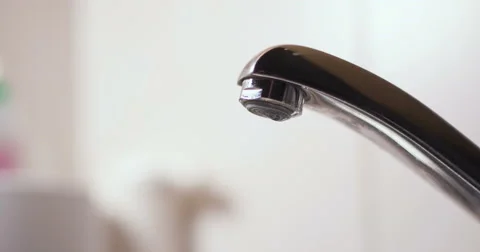 Faucet on and off close up Stockbeeldmateriaal 65889633