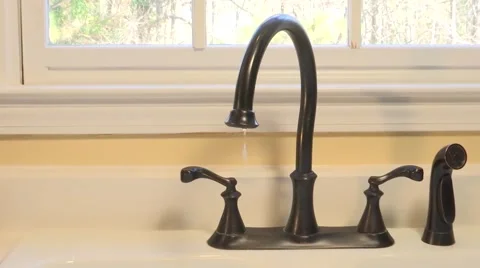 Faucet dripping water 02 库存影片 45170862