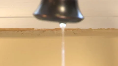 Faucet dripping water rack focus 03 库存影片 45170841