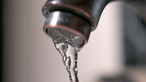 Faucet Turns On at 1500fps Close Up Видео 104849302