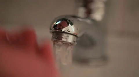 Faucet - wash your face Vídeo Stock 12543239