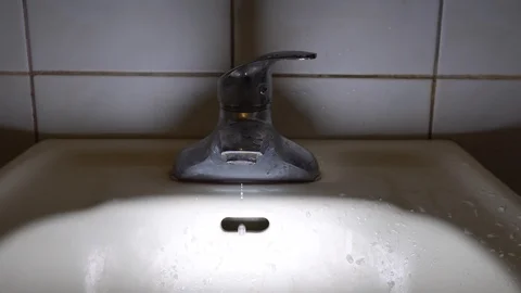 Faucet with water, close up. Stock-Footage 105892315