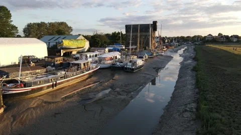 Faversham Creek at sunset with low tide and boats 스톡 동영상 135859836