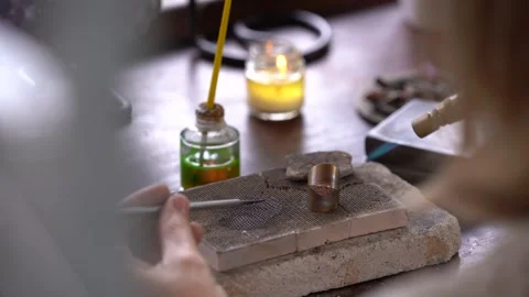 Fazendo joia2 Stock Footage 289791208