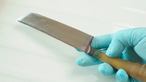 FBI forensic lab examination of handmade islamic murder dagger knife horn handle Vidéo 112093957