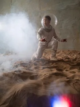 Fear of the unknown on alien planets. An astronaut in a white spacesuit Foto stock