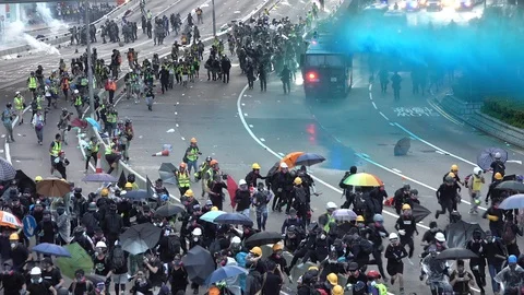 Fearful protesters run from police using tear gas, demonstrations Hong Kong Stock-Footage 124159221