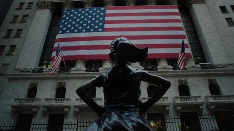 Fearless Girl Statue Video stock 129762499