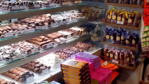 A feast of fancy chocolates in the display case of a specialty candy store Vídeos de archivo 287267950
