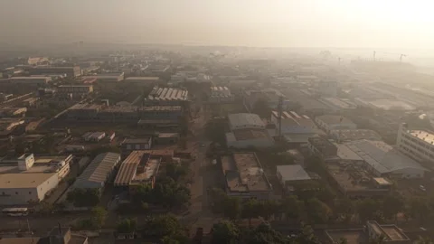 Featuring a mix of completed warehouses, buildings under construction 動画素材 332143582