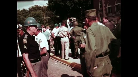 Federal Troops Try To Ensure School Admittance Of Colored Students Vídeos de archivo 99941004