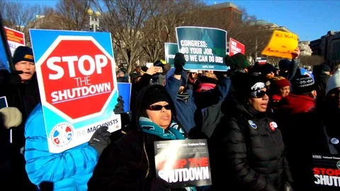 Federal workers protest the Government Shutdown Vídeos de archivo 101023022