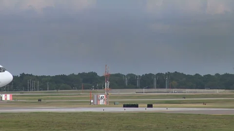FEDEX DC-10/MD-11 CARGO AIRCRAFT TAXIS Video stock 37147528