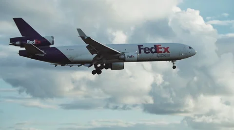 Fedex Plane Flying by in Slow-Motion Preparing for Landing 스톡 동영상 40389991
