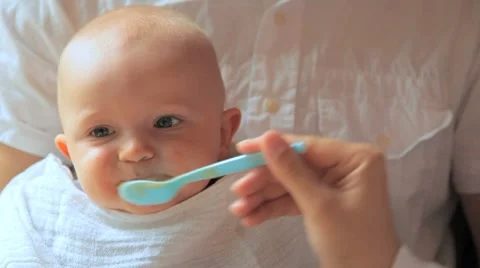 Feeding Baby 動画素材 8535595