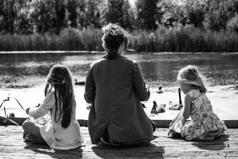 Feeding the ducks Foto stock