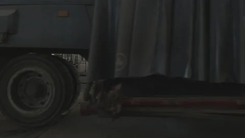 Feeding trailer passing by 動画素材 133319463