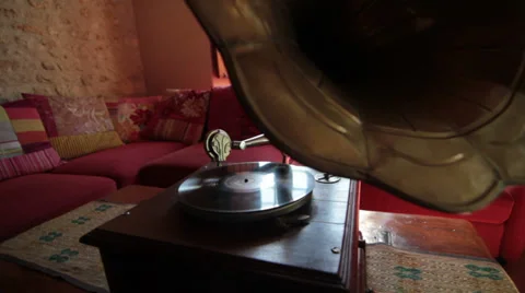 Feel the gramophone Stock-Footage 39313995