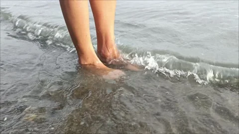 Feet on the Beach Sand 動画素材 289543265